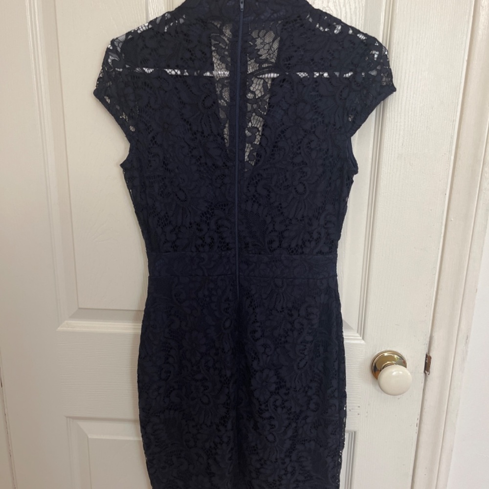 Lace dress - Picture 3 of 4